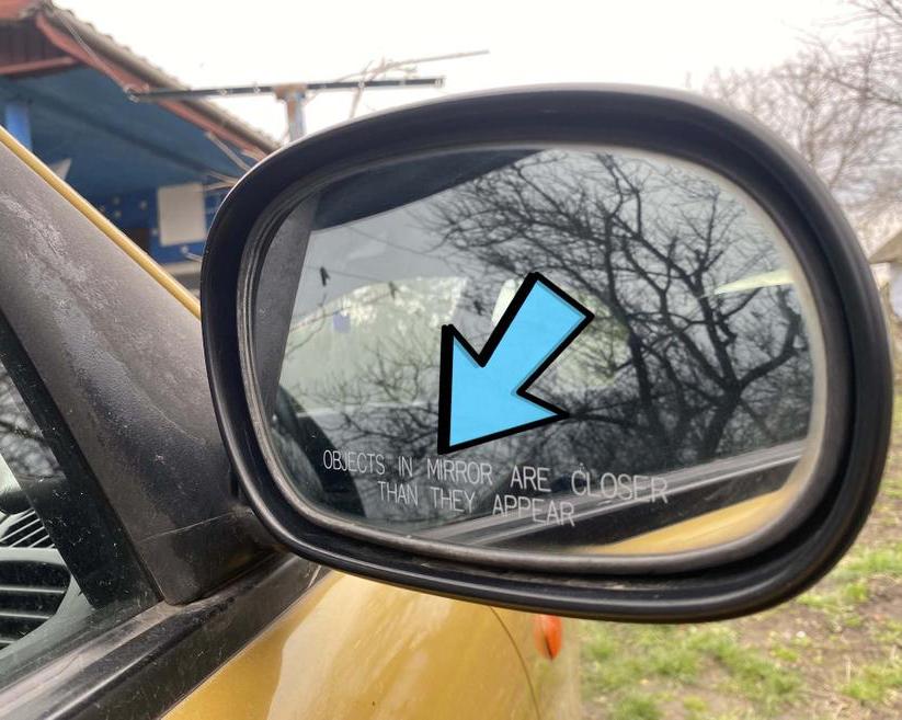 Зачем на правое боковое зеркало автомобиля наносят надпись «Objects in mirror are closer than they appear»? / Авто и транспорт / iXBT Live